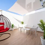 Sunny Luxury Studio: Terrace & Fast Wi-Fi